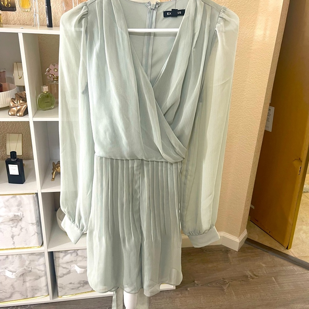NWT long sleeve romper. Xs